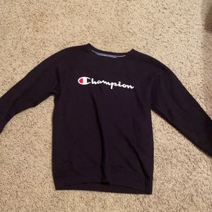 I’m selling a Champion crew neck